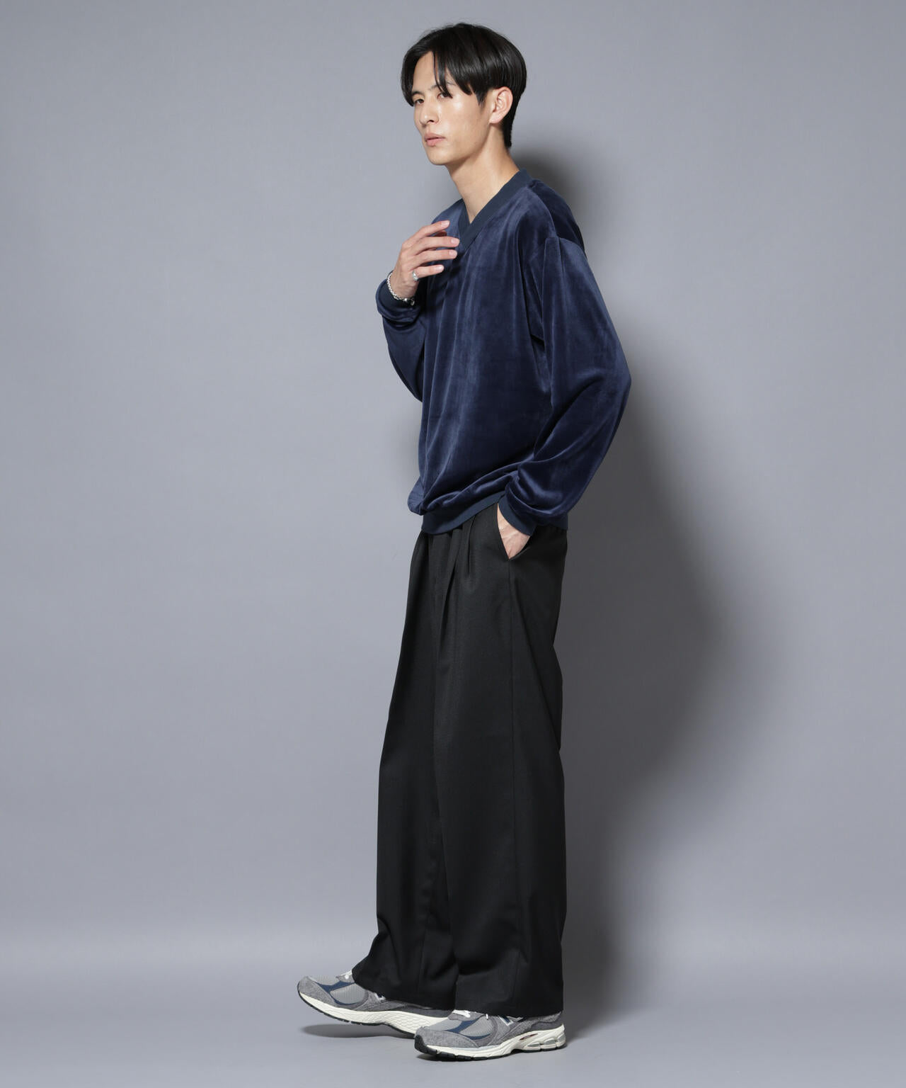 ベロアプルオーバー Vネックスウェット