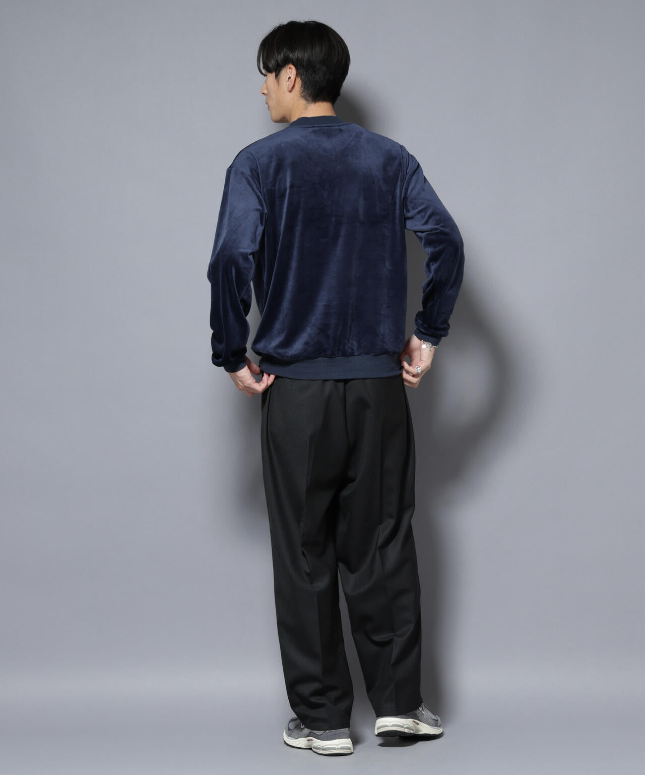 ベロアプルオーバー Vネックスウェット