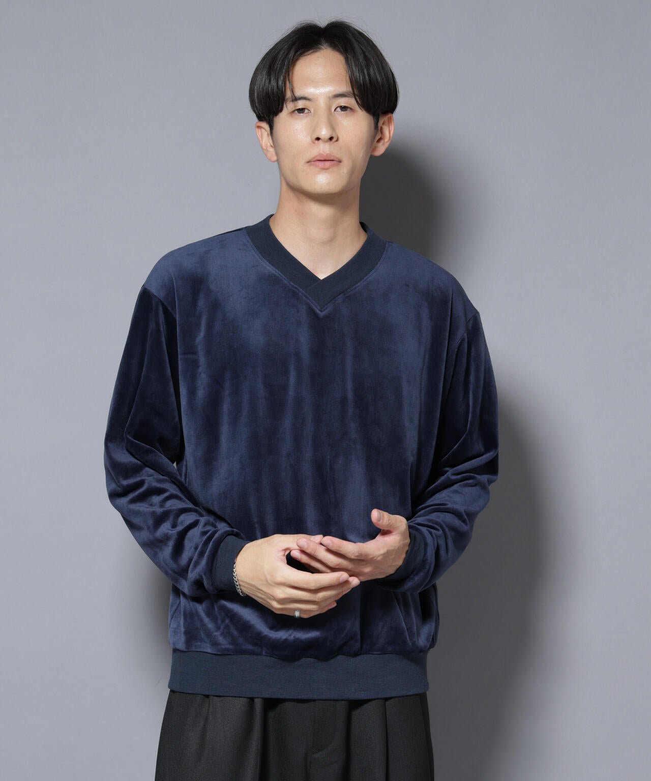 ベロアプルオーバー Vネックスウェット