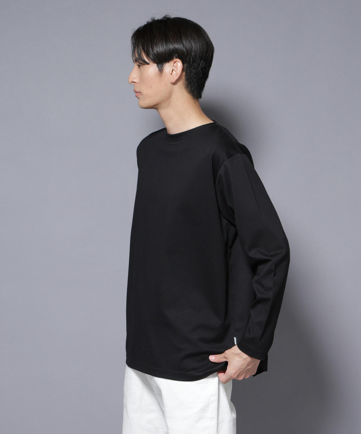 「NJ/CLUB」モクロディ ボートネック サイドスリットTシャツ