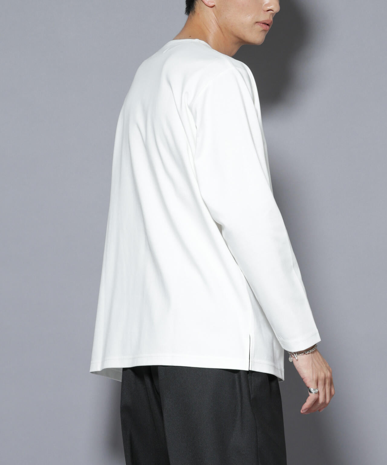 「NJ/CLUB」モクロディ ボートネック サイドスリットTシャツ