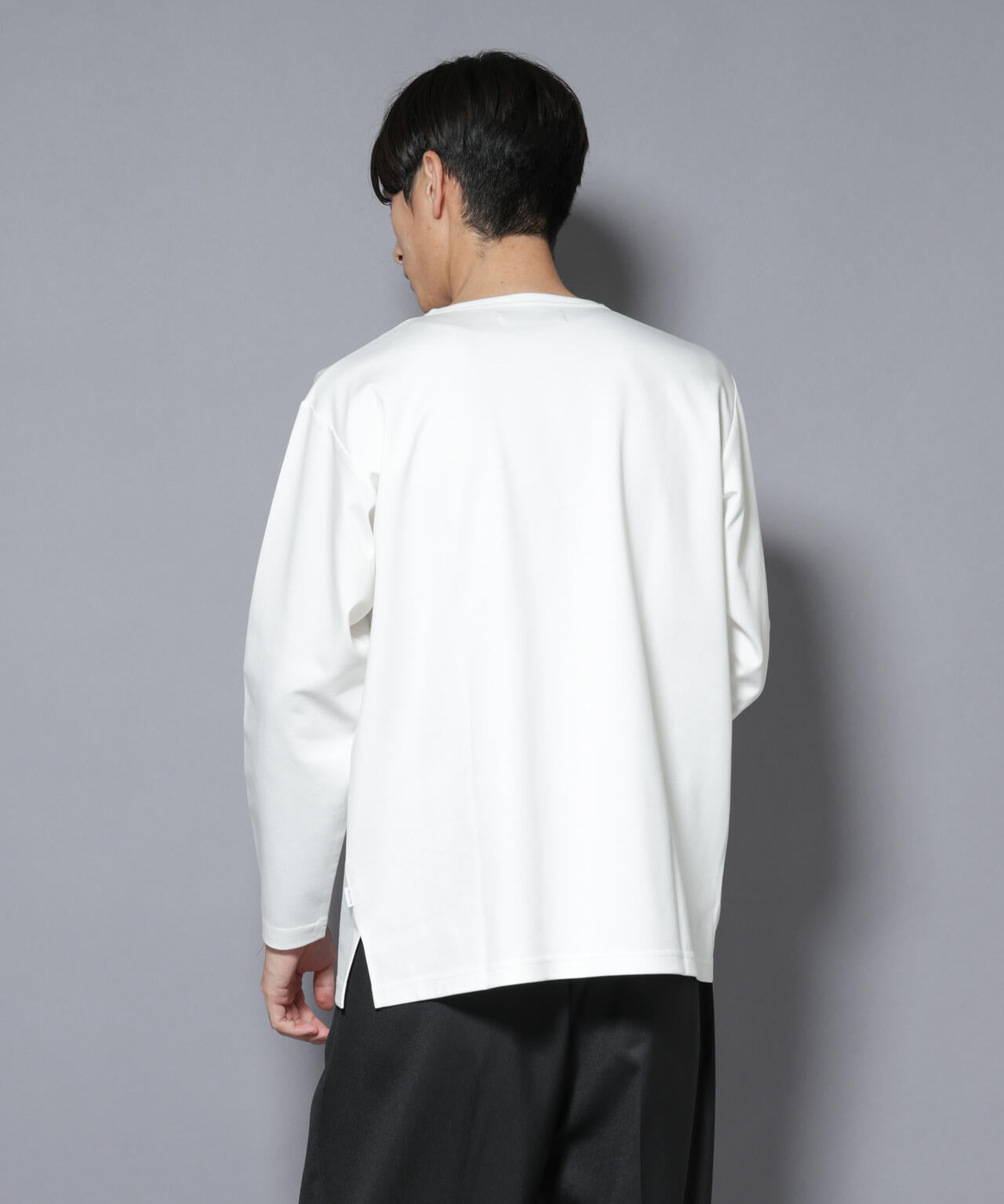 「NJ/CLUB」モクロディ ボートネック サイドスリットTシャツ