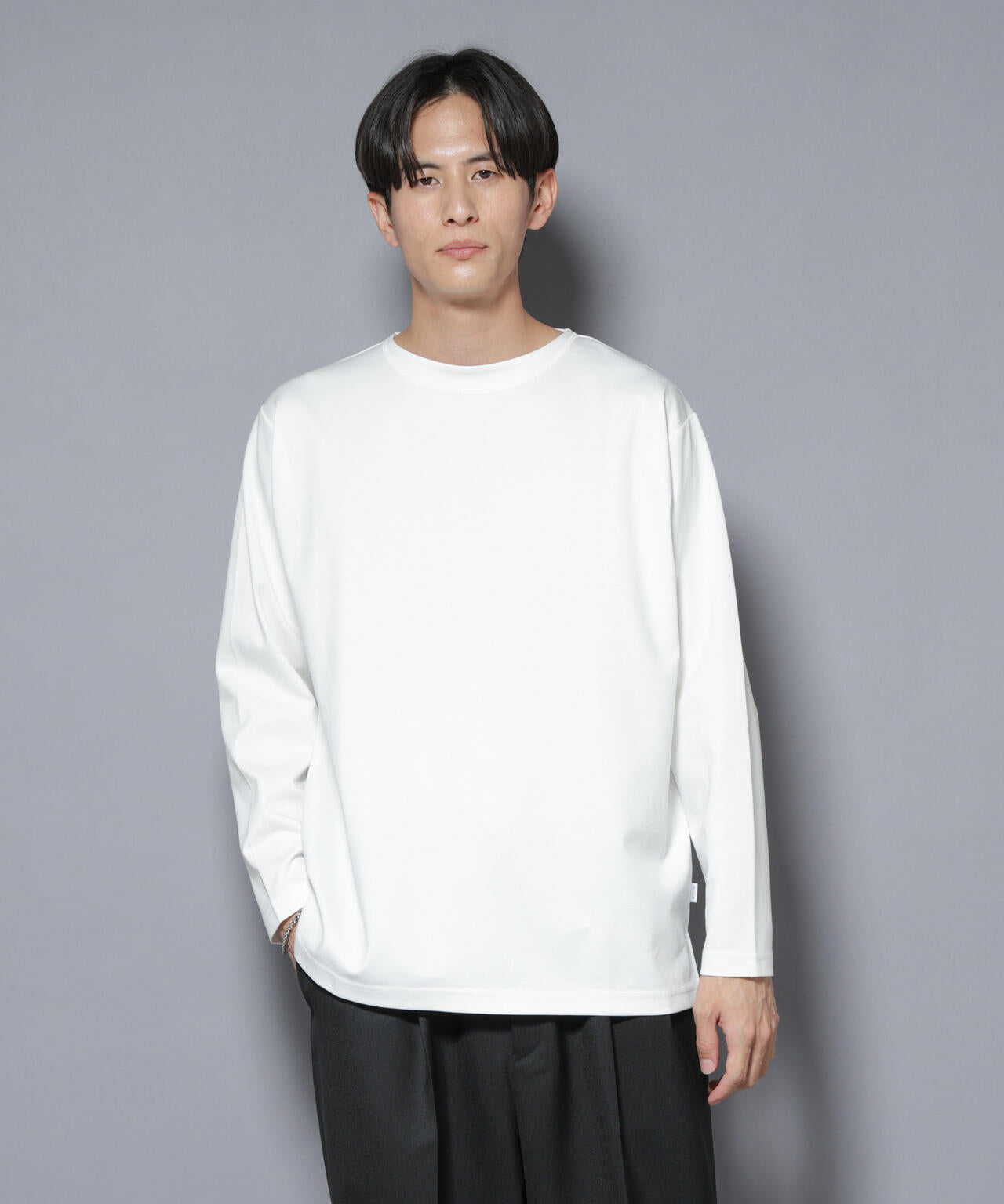 「NJ/CLUB」モクロディ ボートネック サイドスリットTシャツ