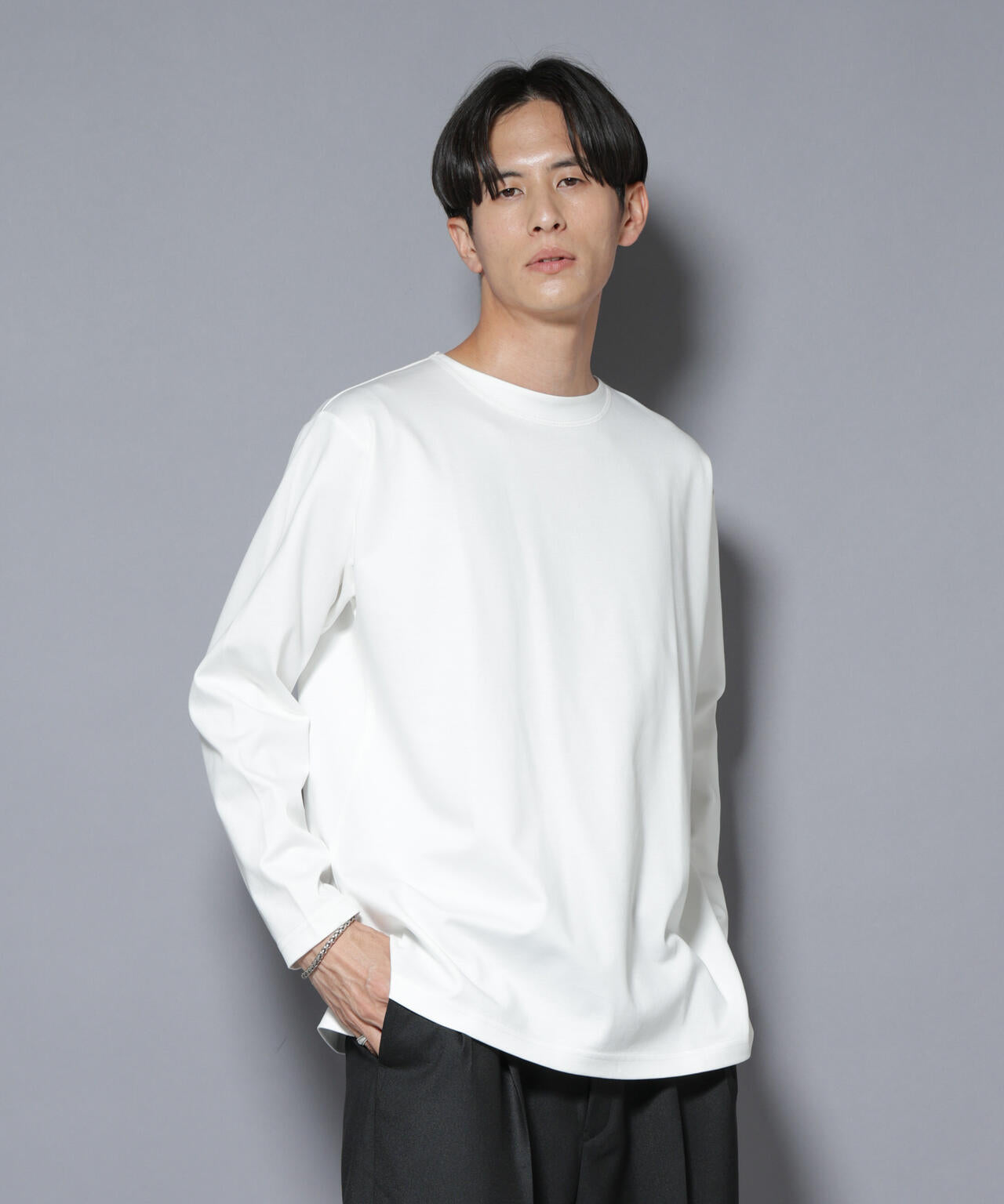 「NJ/CLUB」モクロディ ボートネック サイドスリットTシャツ