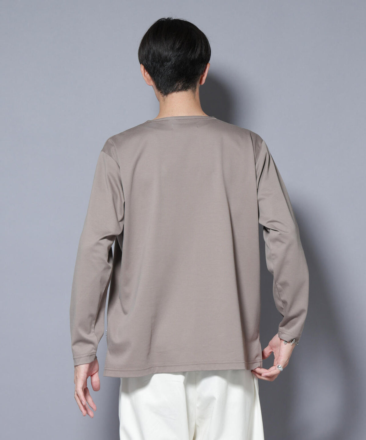 「NJ/CLUB」モクロディ ボートネック サイドスリットTシャツ