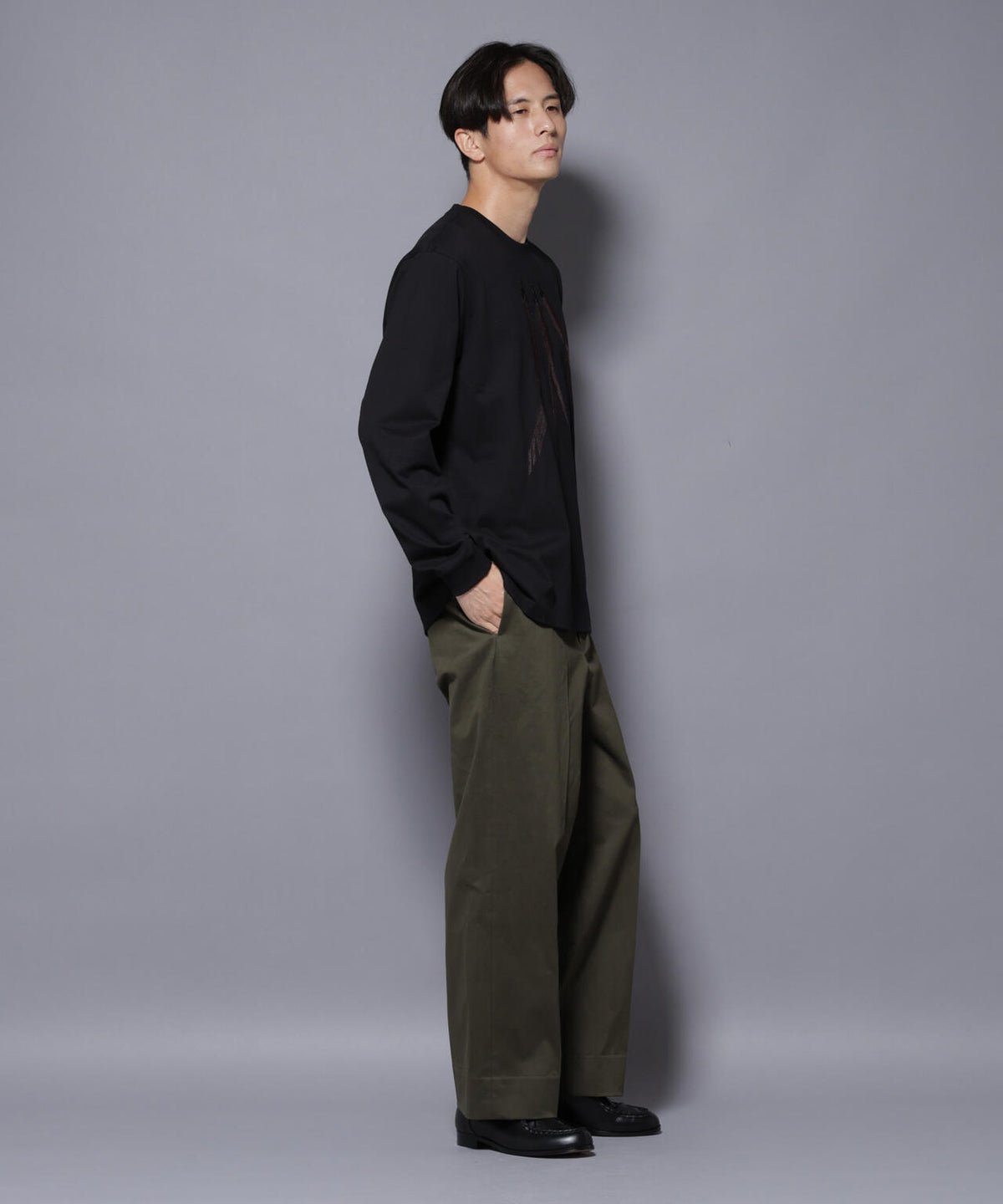 フェザー エンブロイダリー ロングスリーブTシャツ