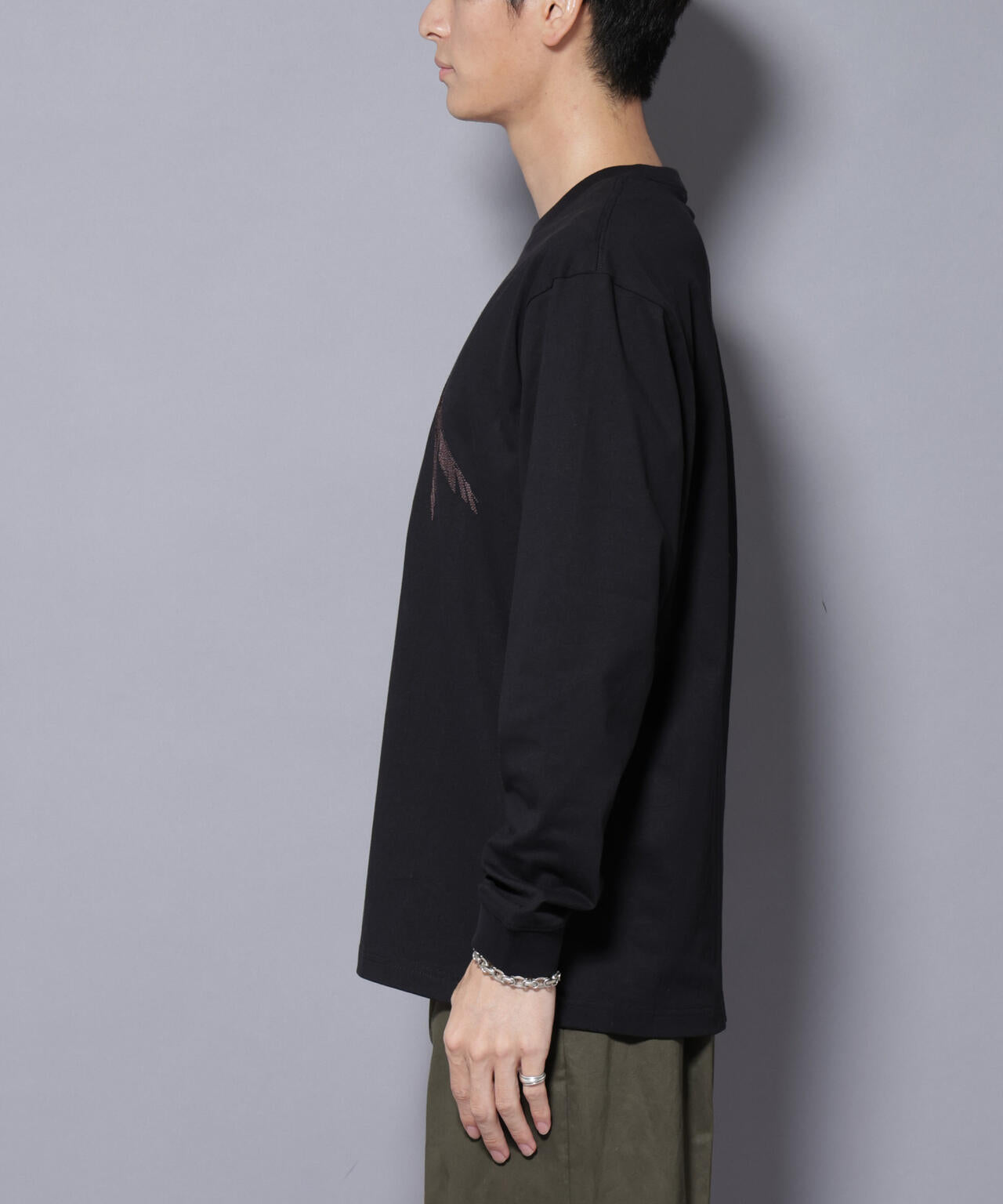 フェザー エンブロイダリー ロングスリーブTシャツ