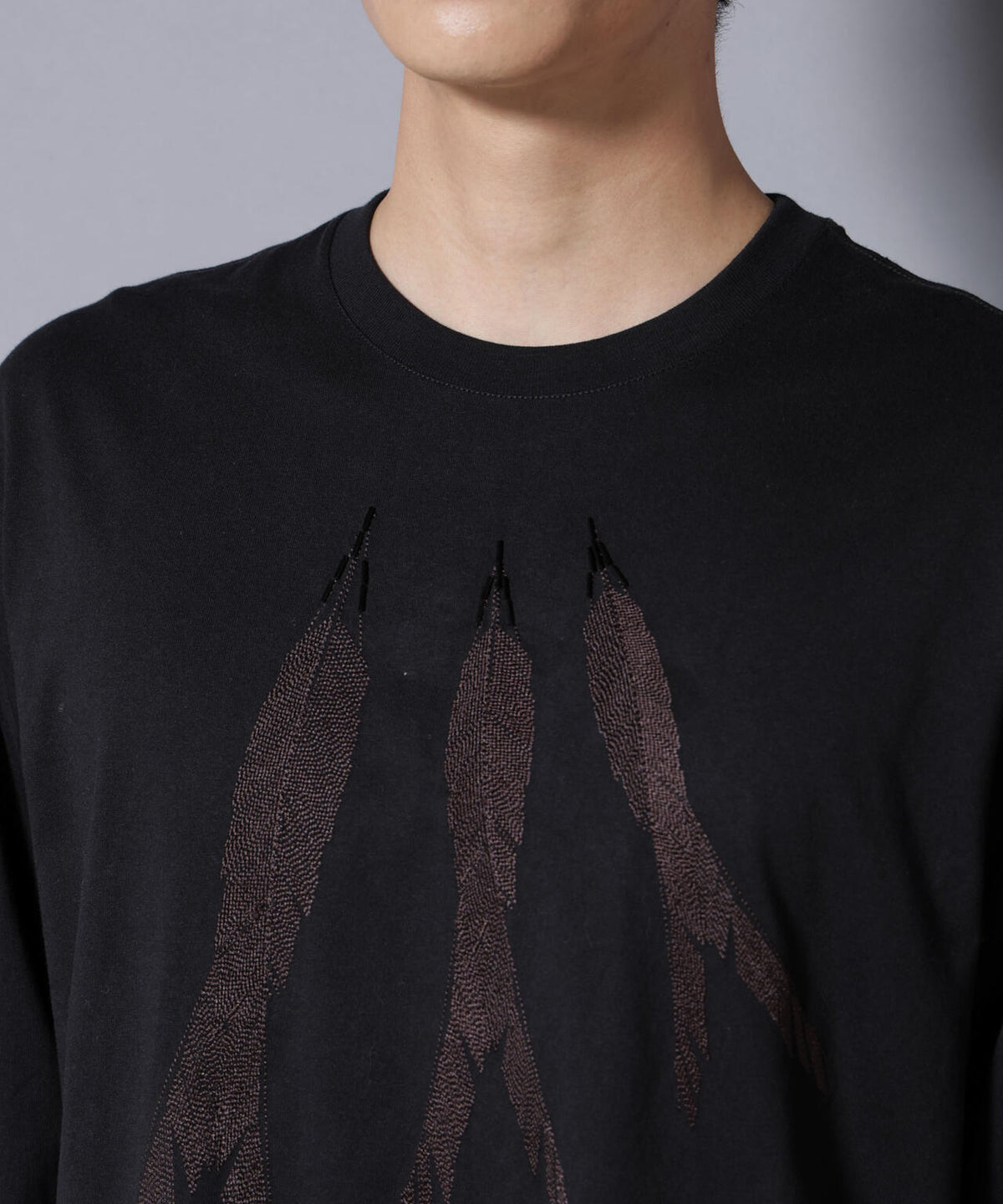 フェザー エンブロイダリー ロングスリーブTシャツ