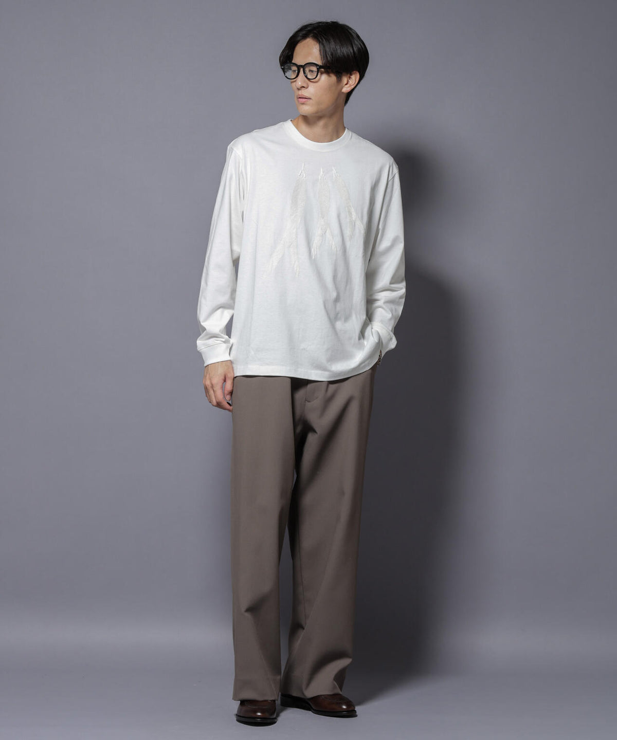 フェザー エンブロイダリー ロングスリーブTシャツ
