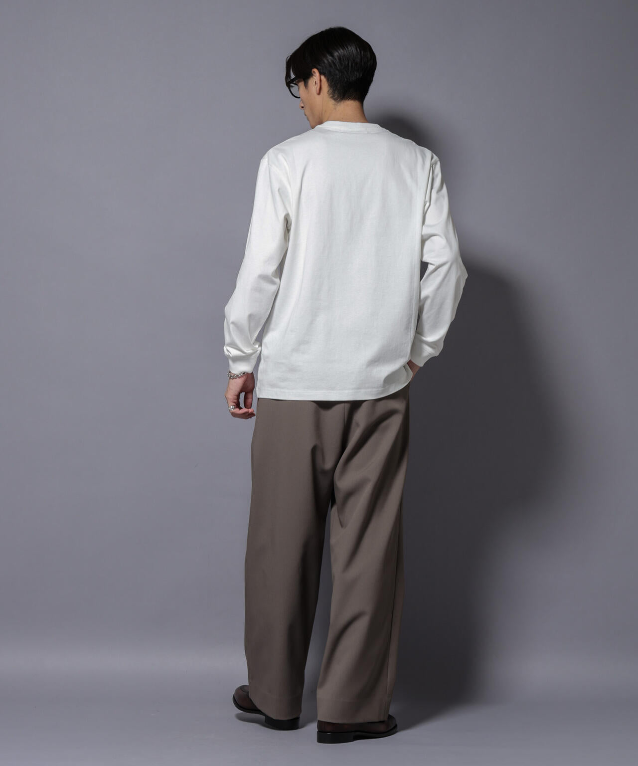 フェザー エンブロイダリー ロングスリーブTシャツ