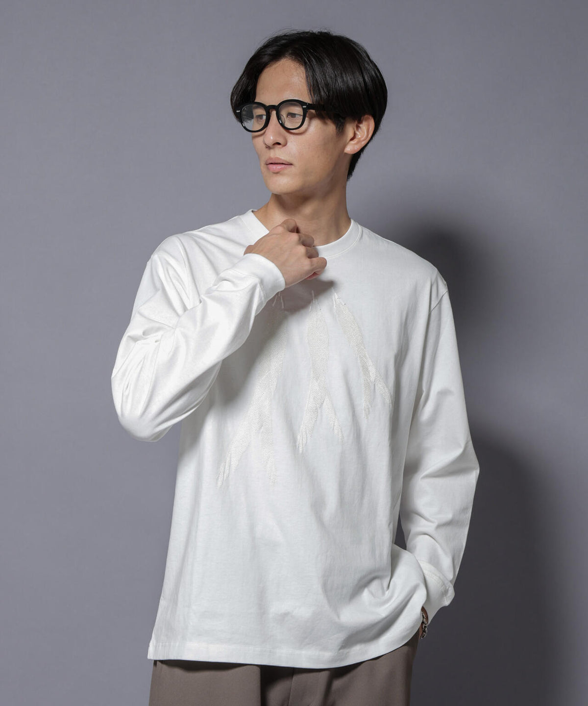 フェザー エンブロイダリー ロングスリーブTシャツ