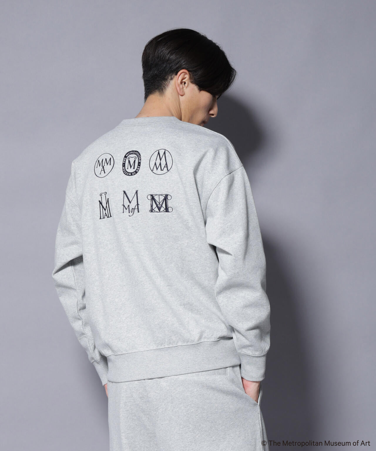 「The Met」ロゴ×アーカイブロゴ刺繍スウェット(セットアップ可)