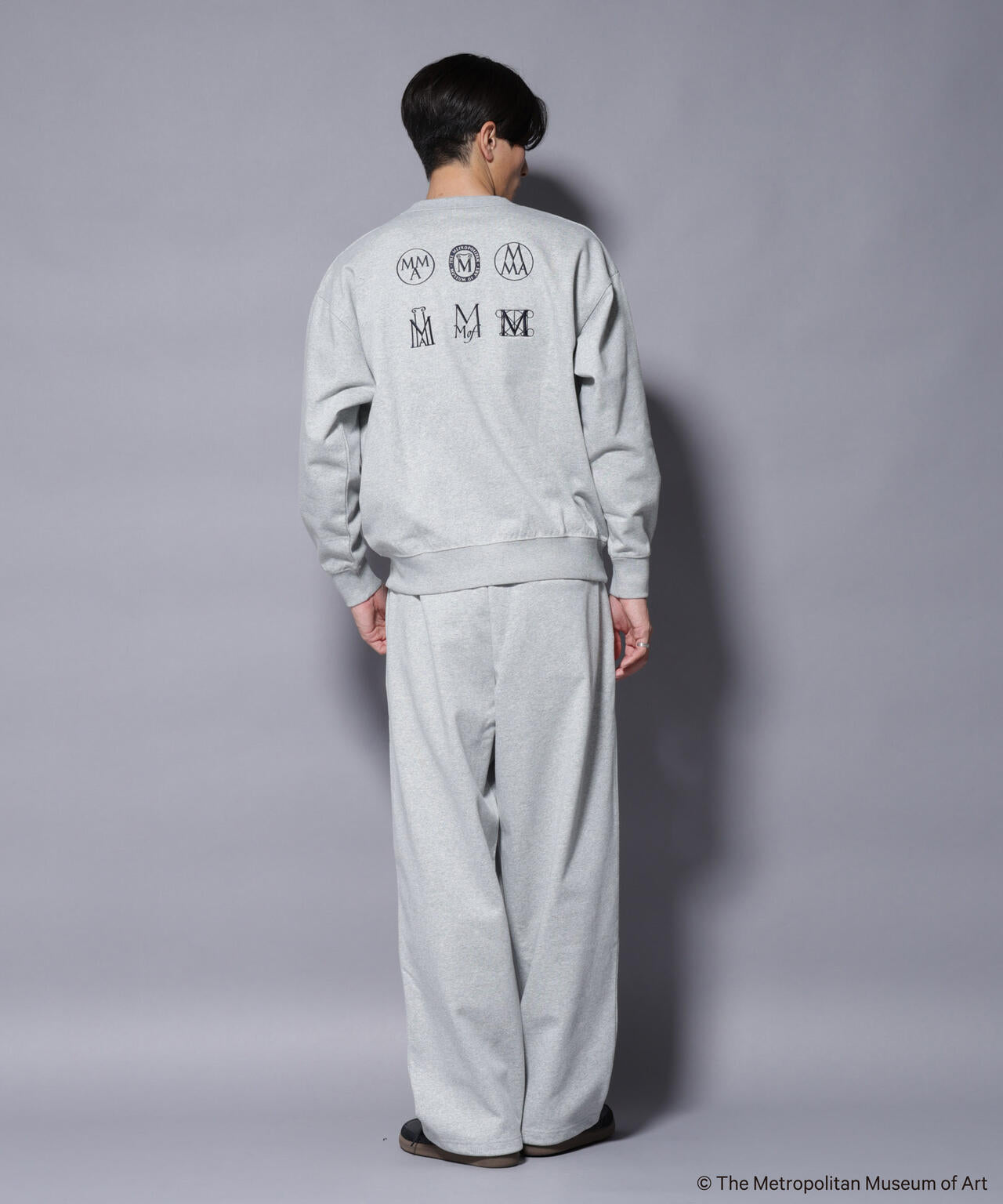 「The Met」ロゴ×アーカイブロゴ刺繍スウェット(セットアップ可)