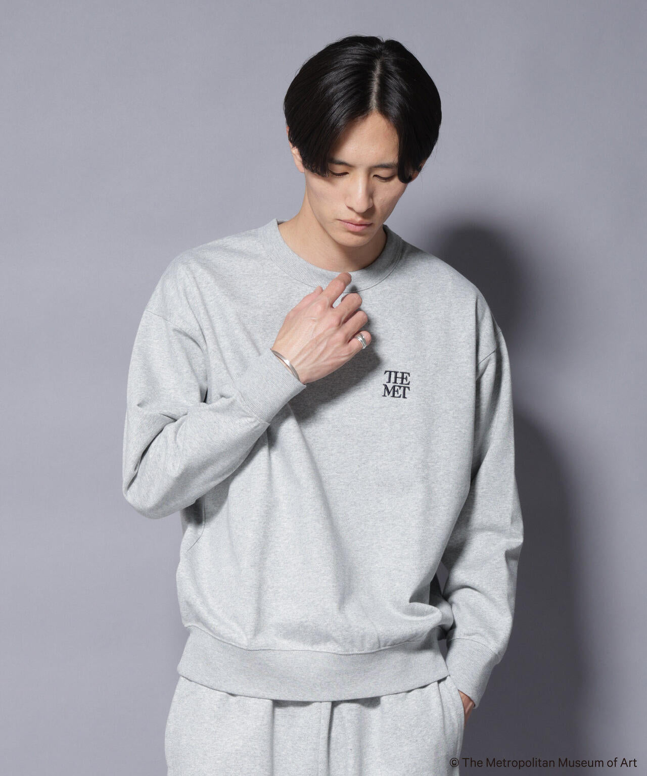「The Met」ロゴ×アーカイブロゴ刺繍スウェット(セットアップ可)