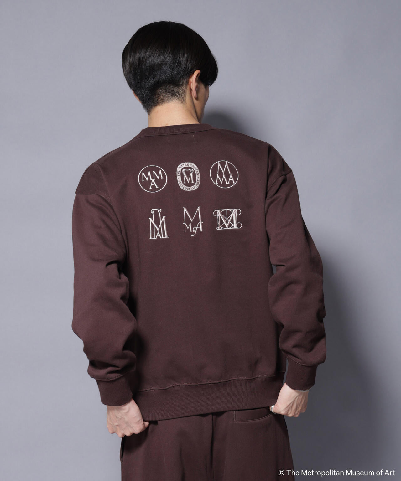 「The Met」ロゴ×アーカイブロゴ刺繍スウェット(セットアップ可)