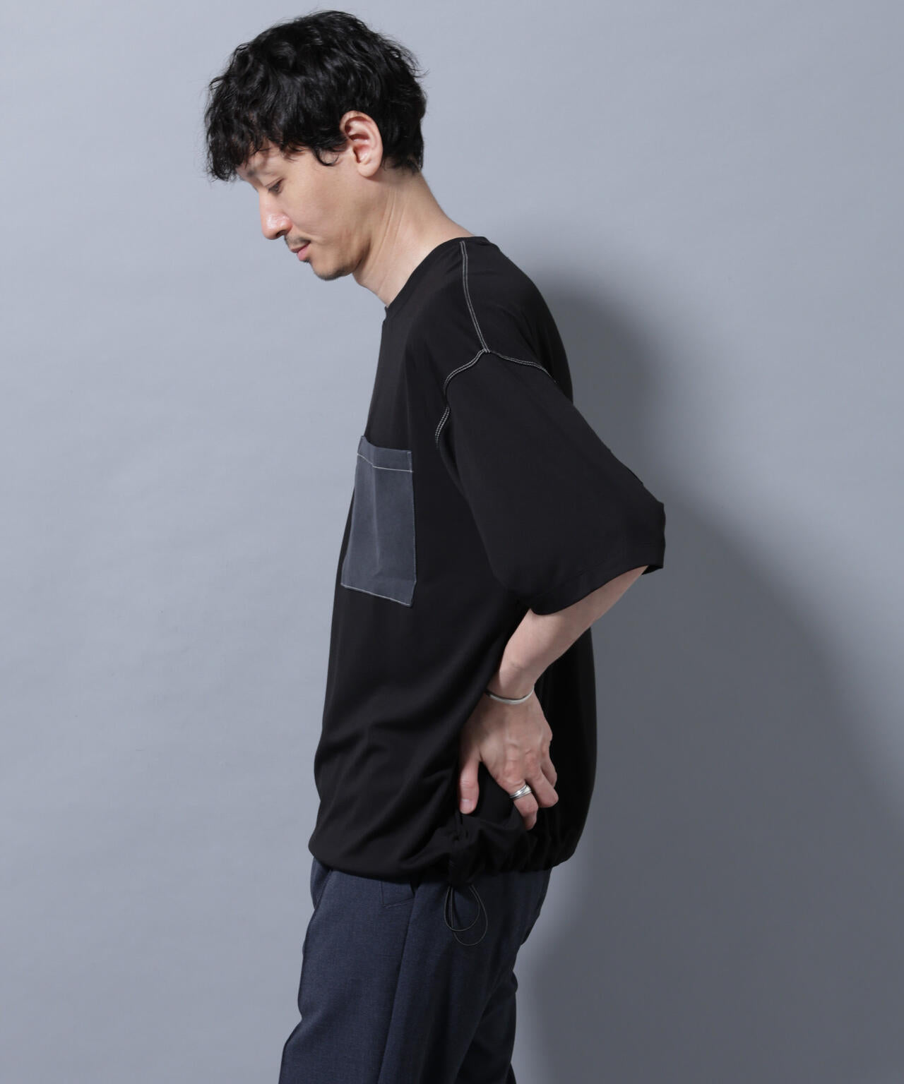 配色ステッチ フェイクスエードポケットTシャツ