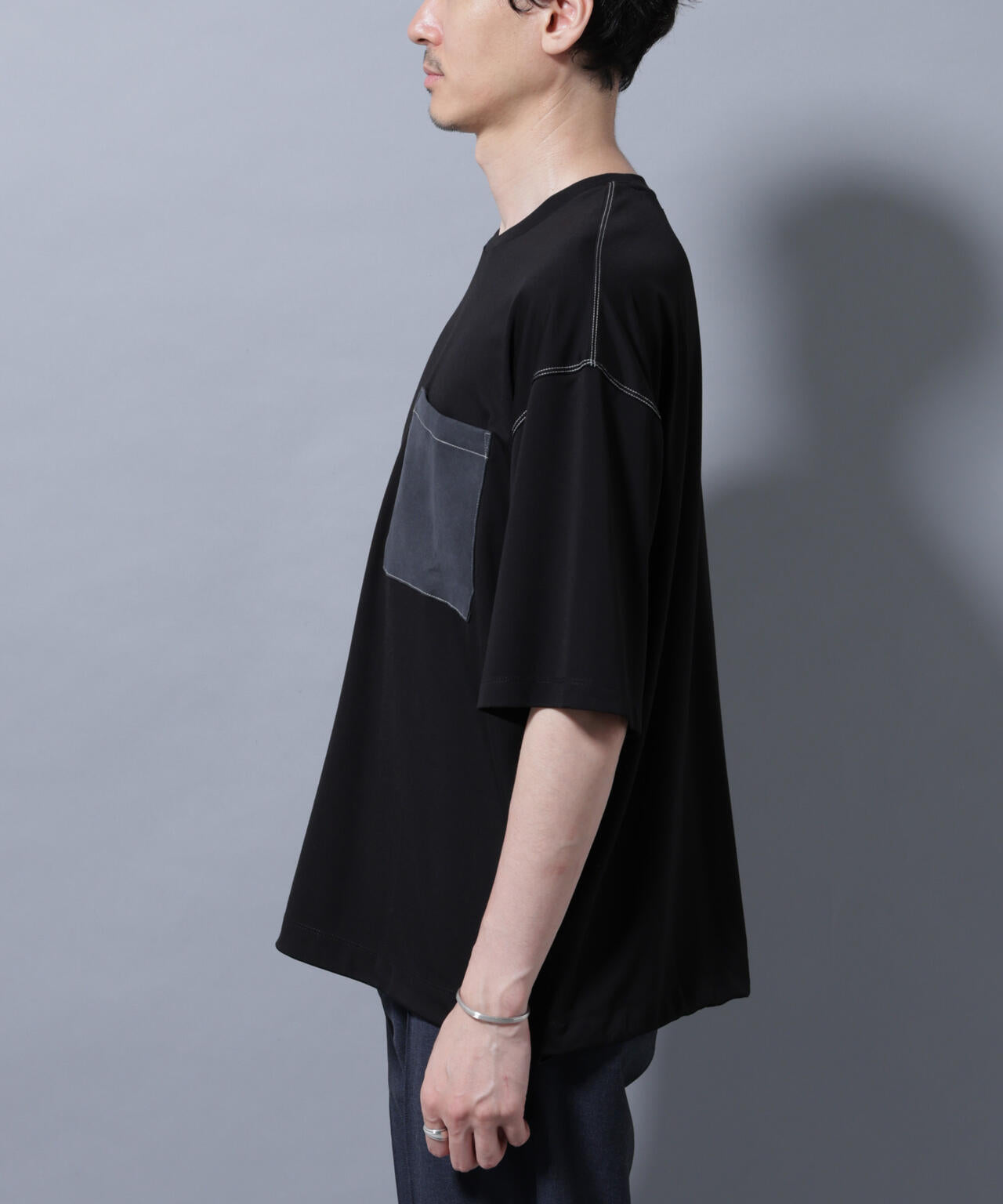 配色ステッチ フェイクスエードポケットTシャツ