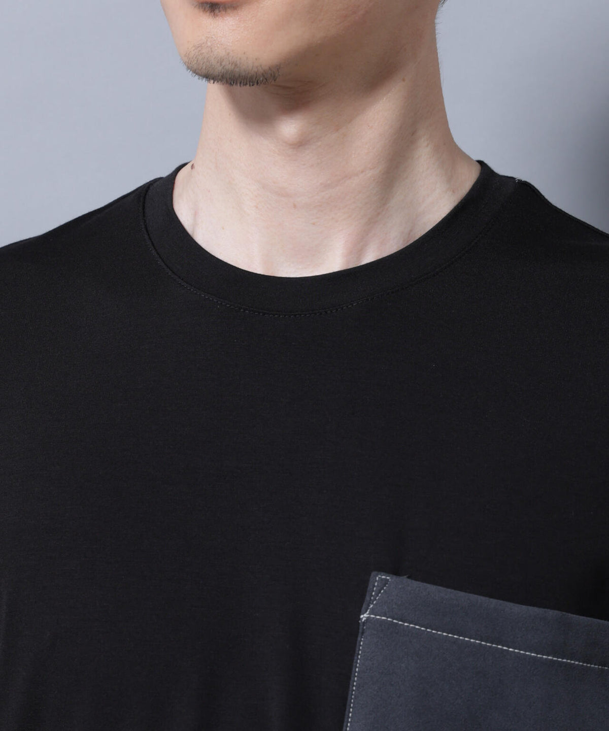 配色ステッチ フェイクスエードポケットTシャツ