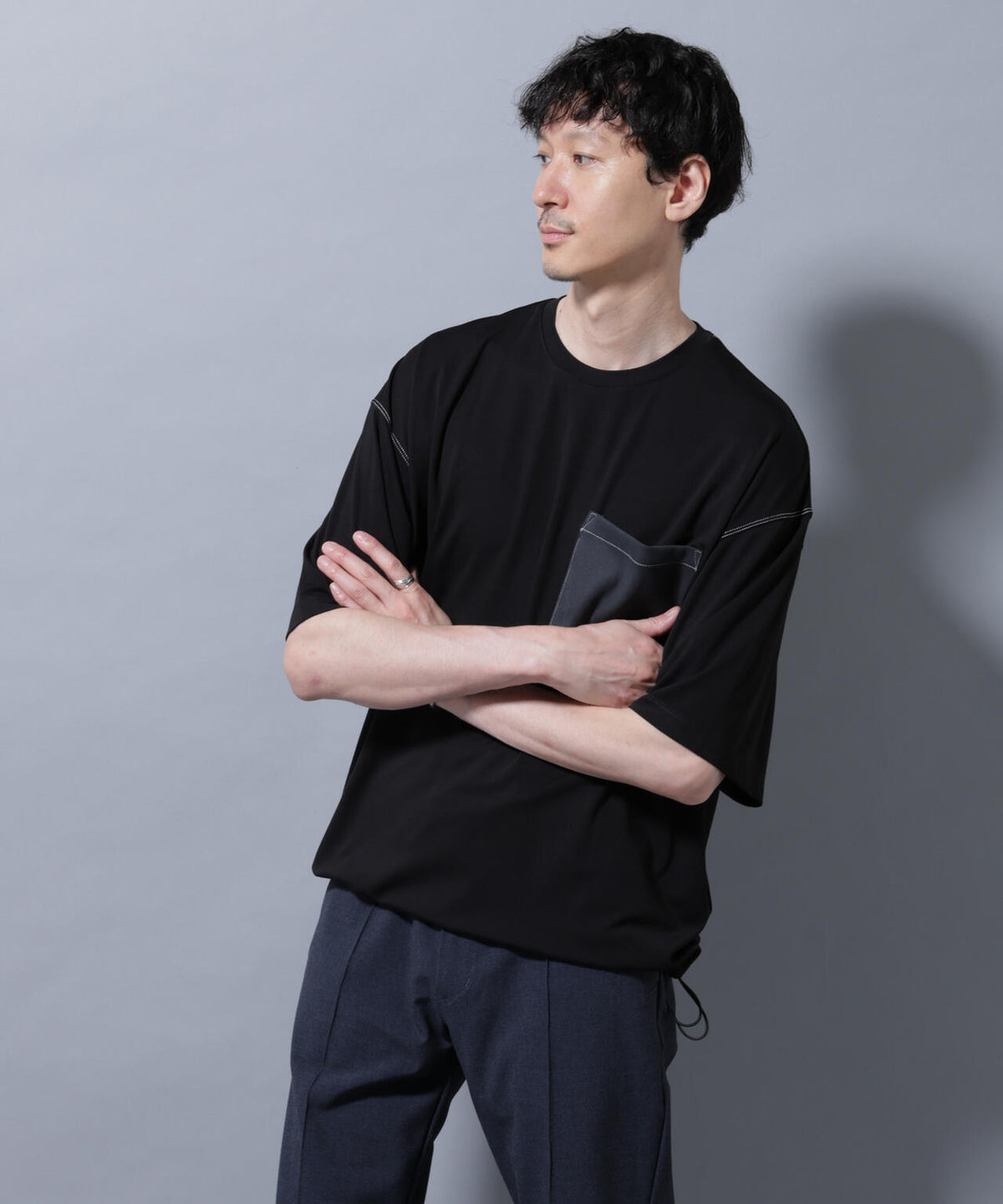 配色ステッチ フェイクスエードポケットTシャツ