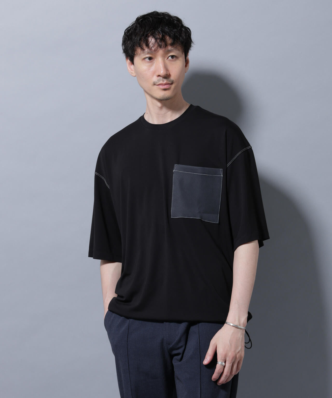 配色ステッチ フェイクスエードポケットTシャツ