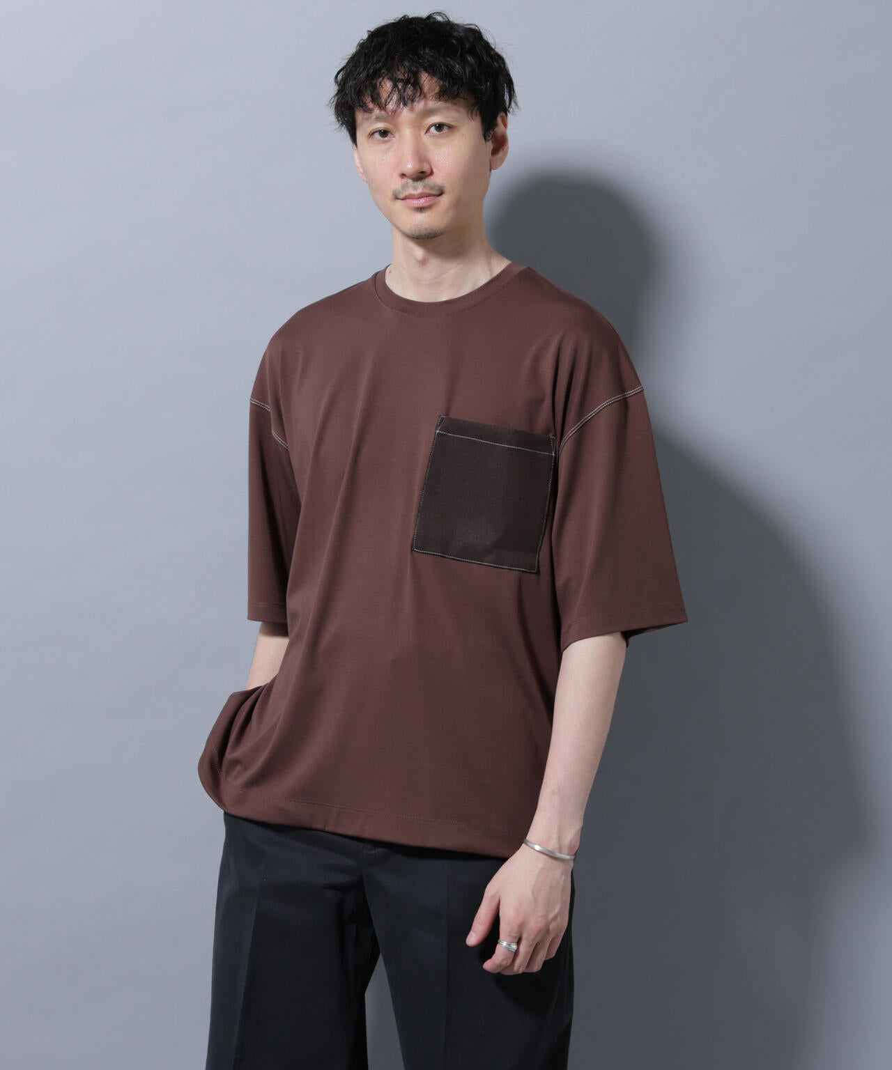 配色ステッチ フェイクスエードポケットTシャツ