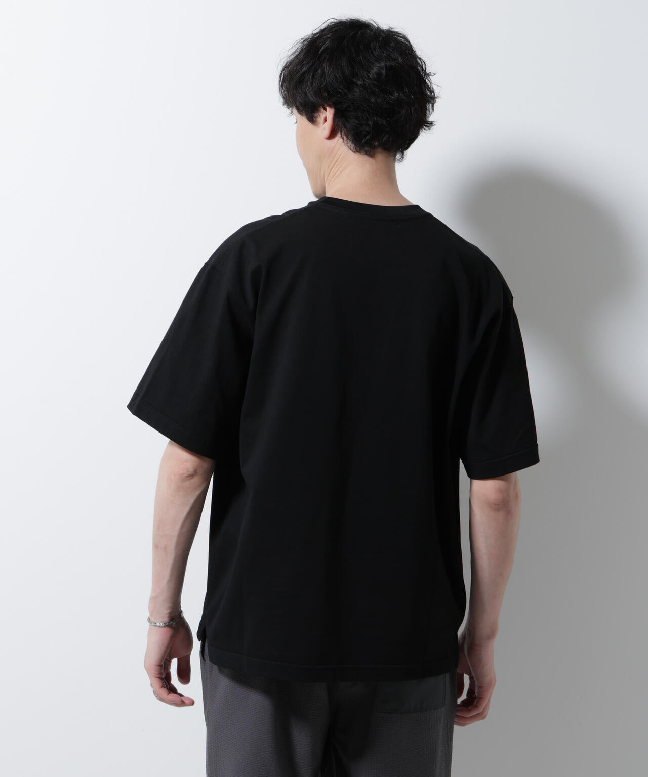 「BOHO CHIC」エディトリアル プリントTシャツ