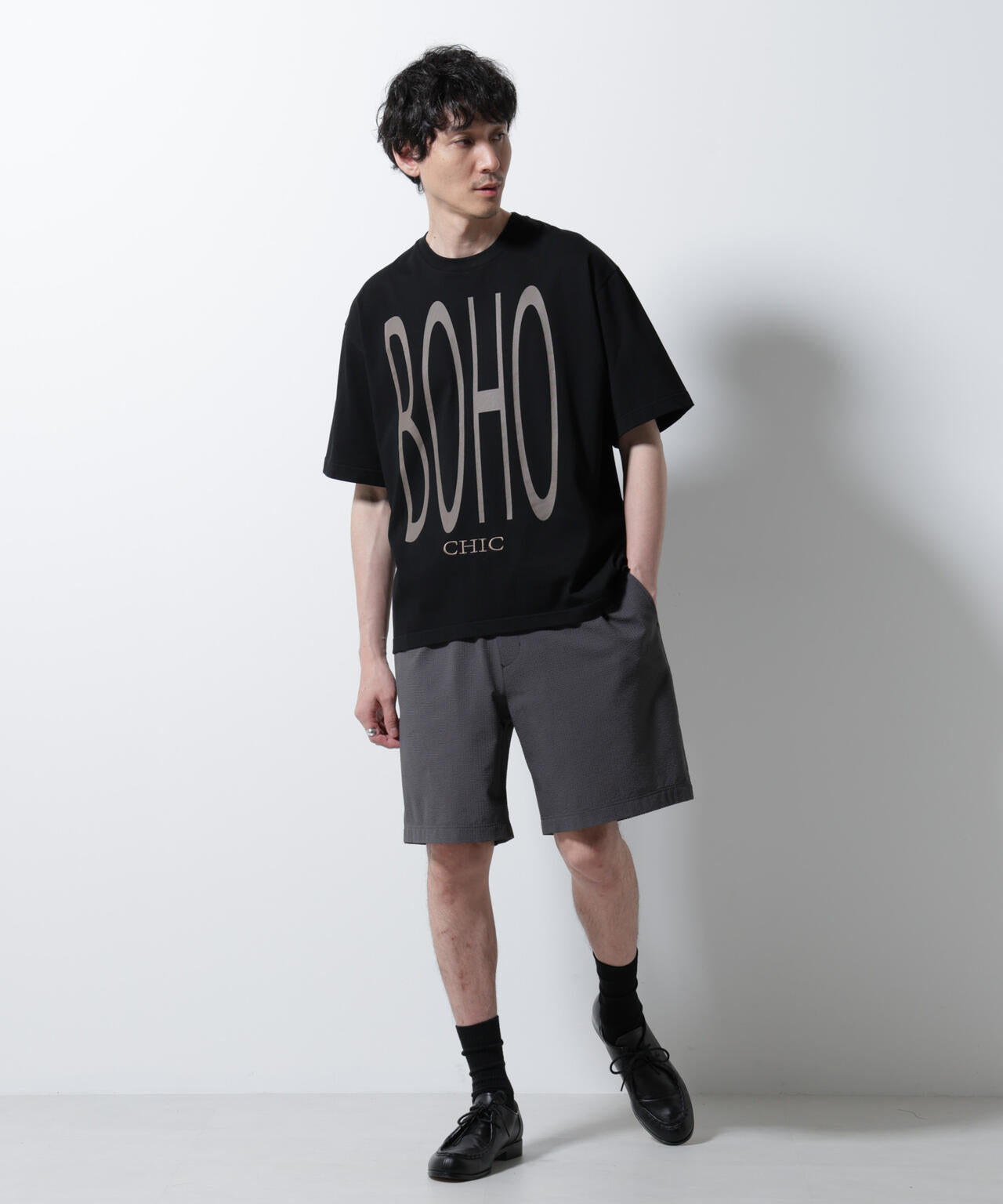 「BOHO CHIC」エディトリアル プリントTシャツ