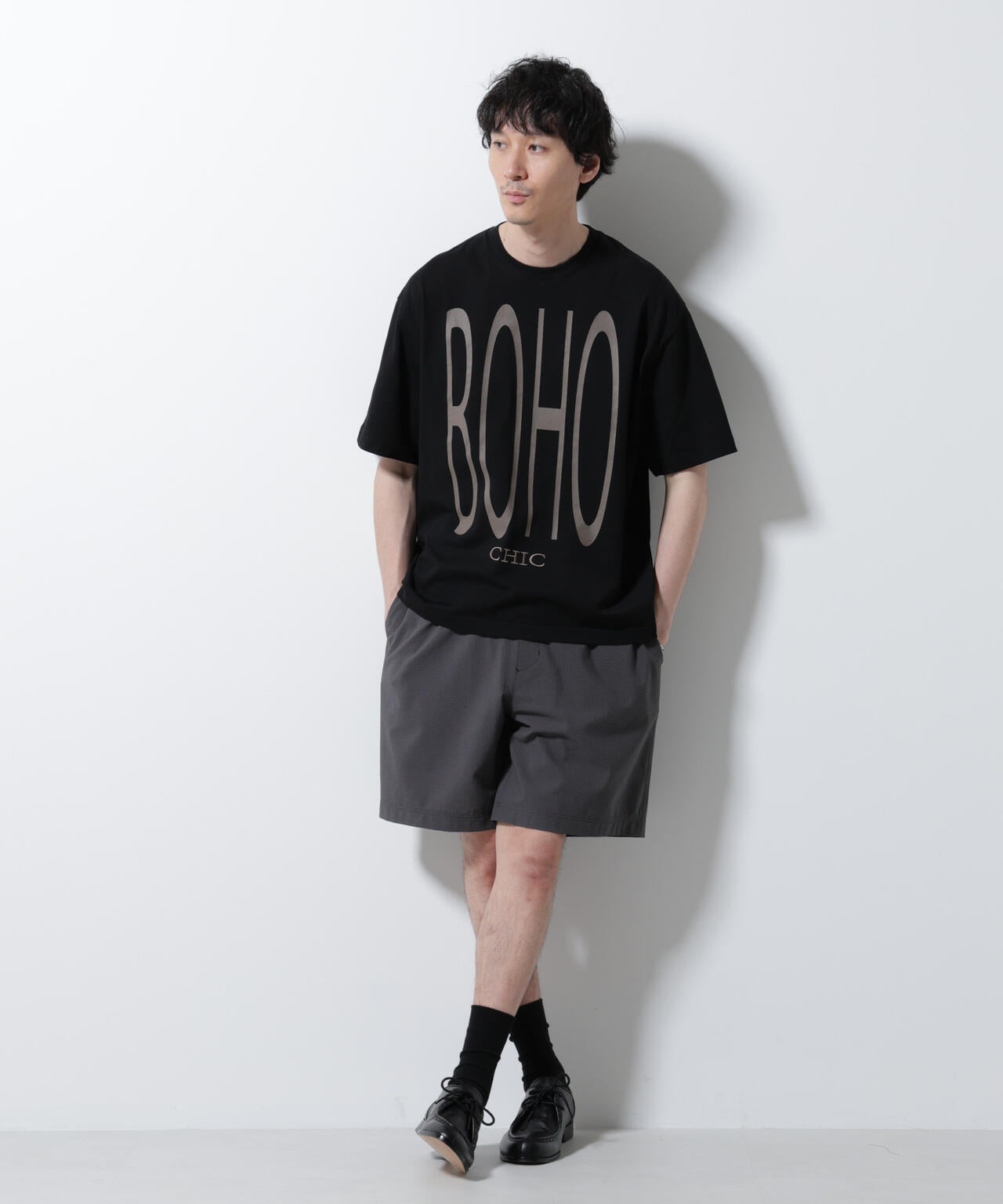 「BOHO CHIC」エディトリアル プリントTシャツ