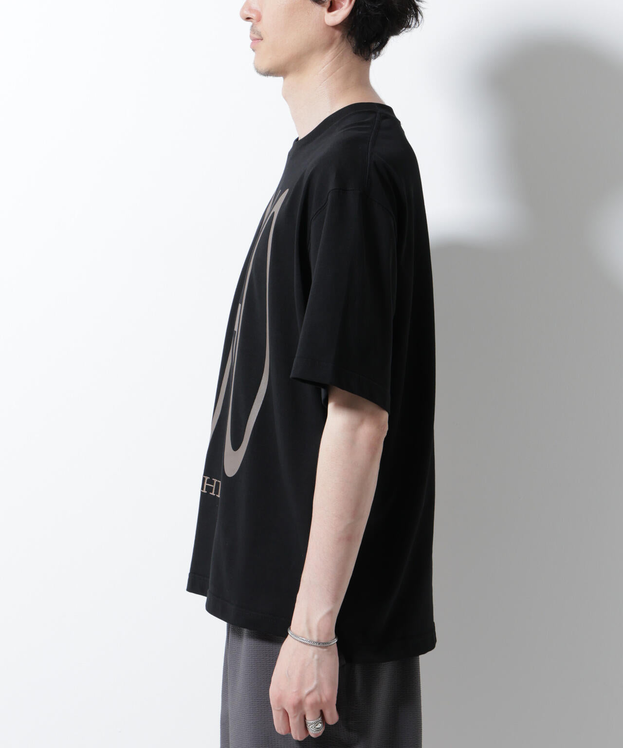 「BOHO CHIC」エディトリアル プリントTシャツ