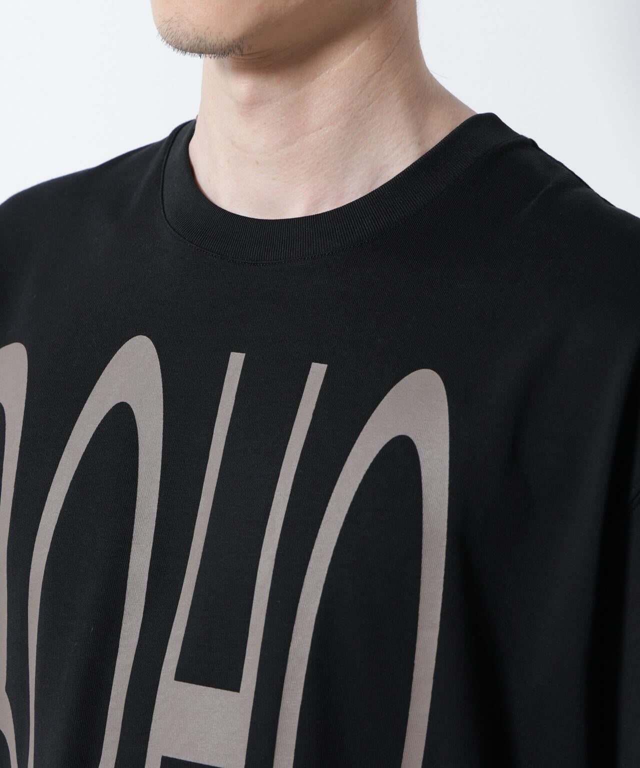 「BOHO CHIC」エディトリアル プリントTシャツ