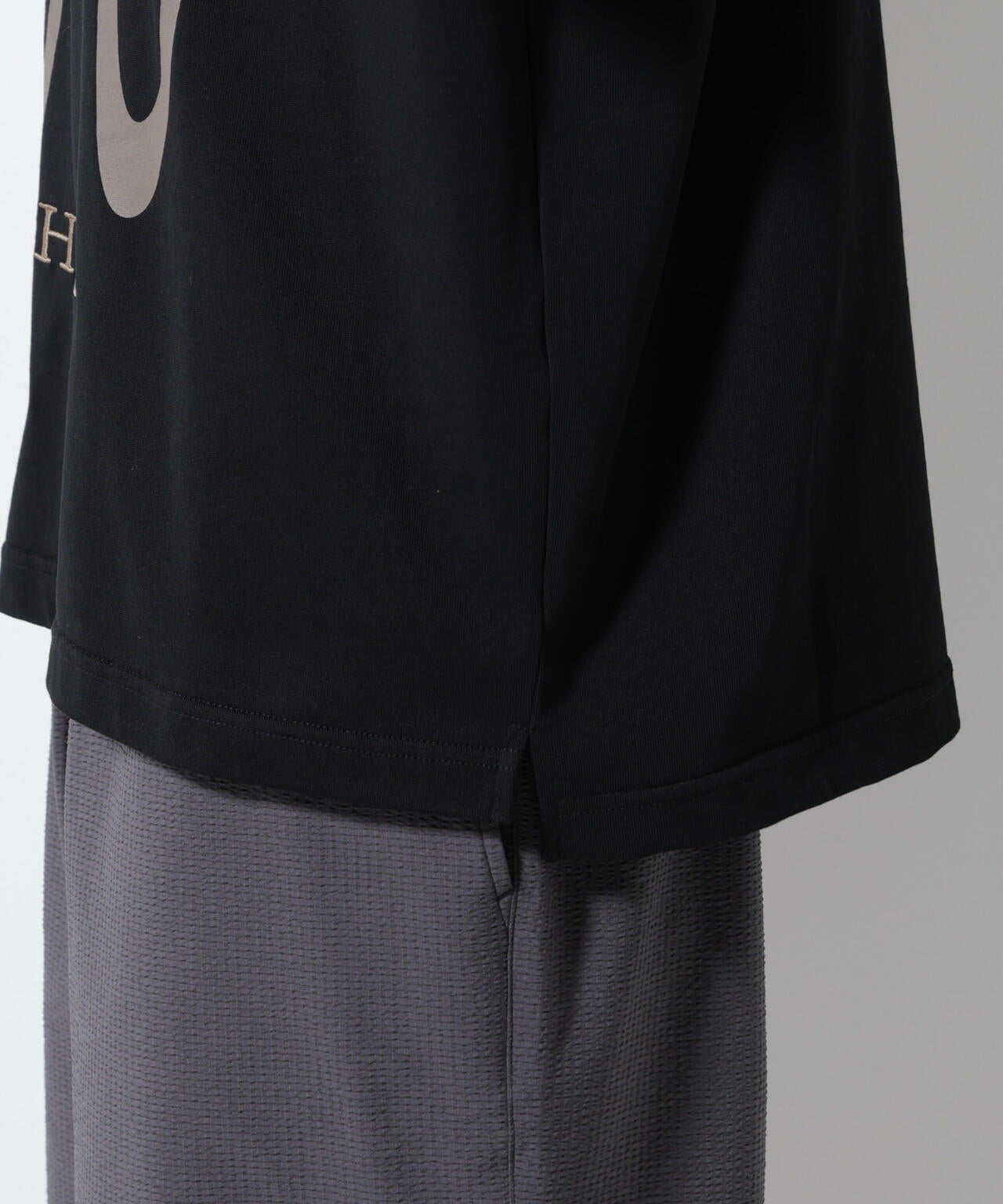 「BOHO CHIC」エディトリアル プリントTシャツ