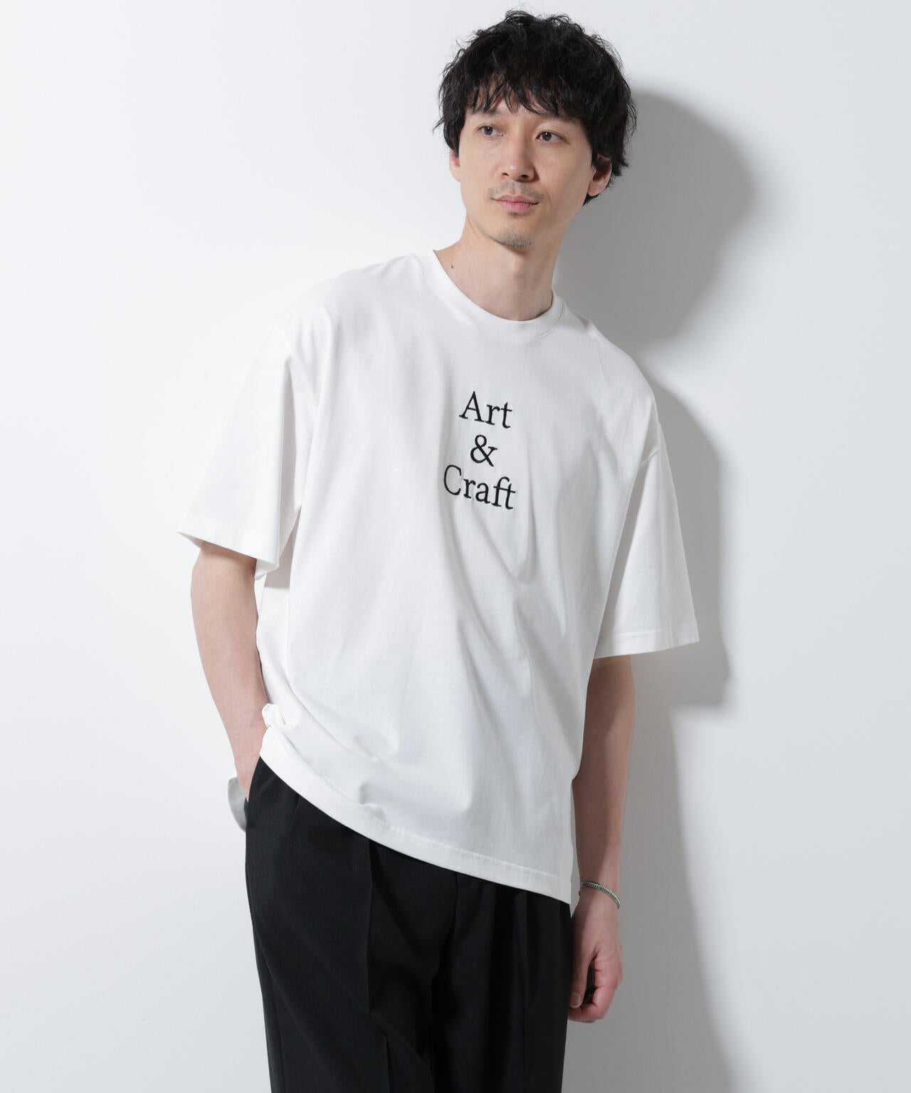 「Art & Craft」エディトリアル 刺繍Tシャツ