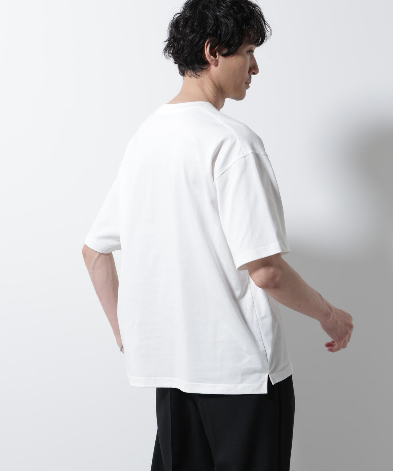 「Art & Craft」エディトリアル 刺繍Tシャツ