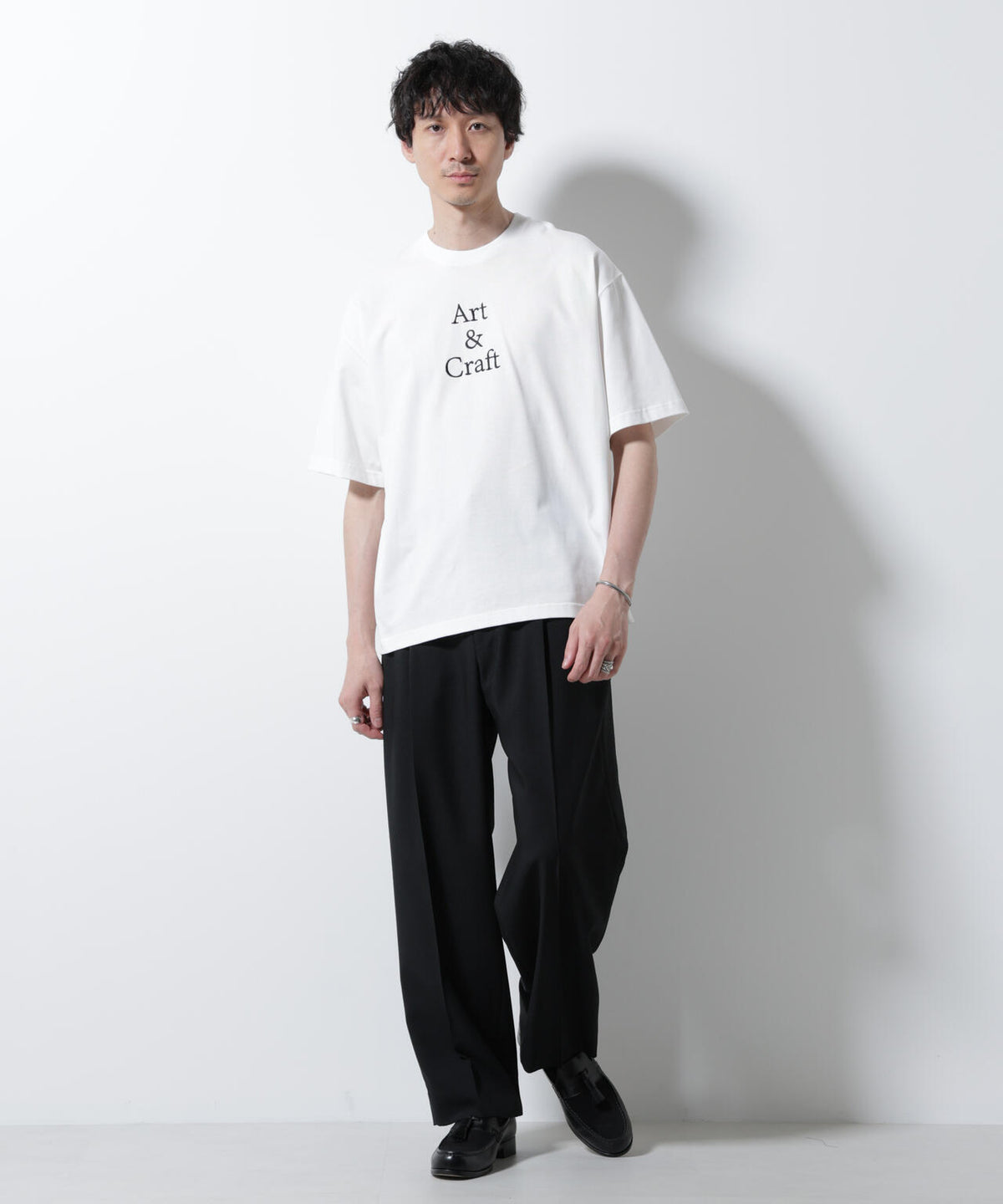 「Art & Craft」エディトリアル 刺繍Tシャツ