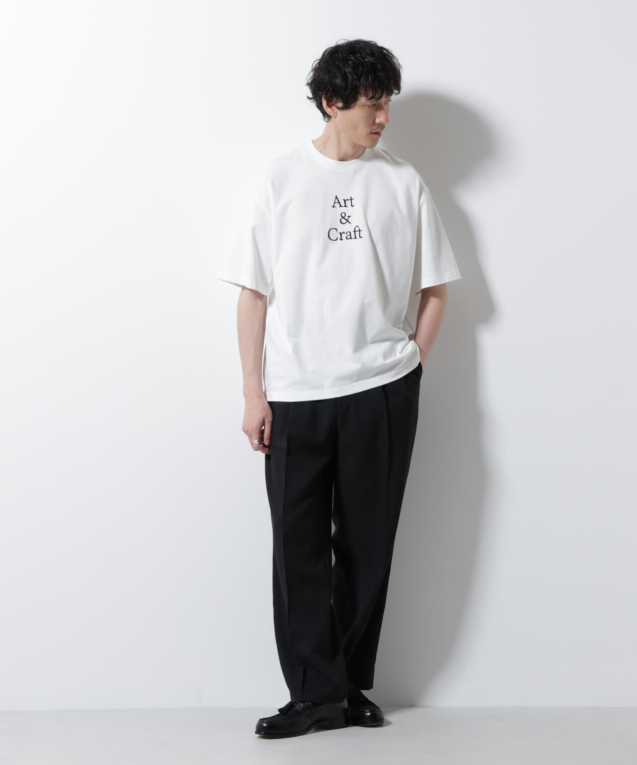 「Art & Craft」エディトリアル 刺繍Tシャツ