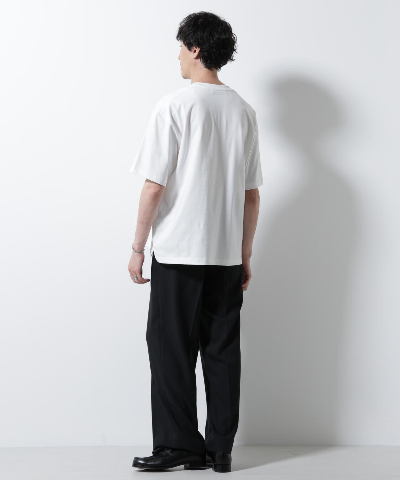 「Art & Craft」エディトリアル 刺繍Tシャツ