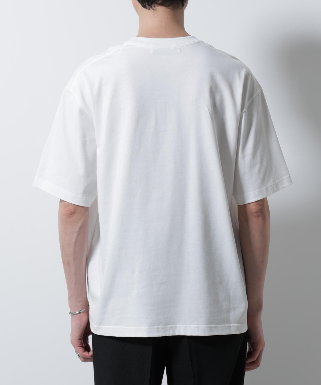 「Art & Craft」エディトリアル 刺繍Tシャツ