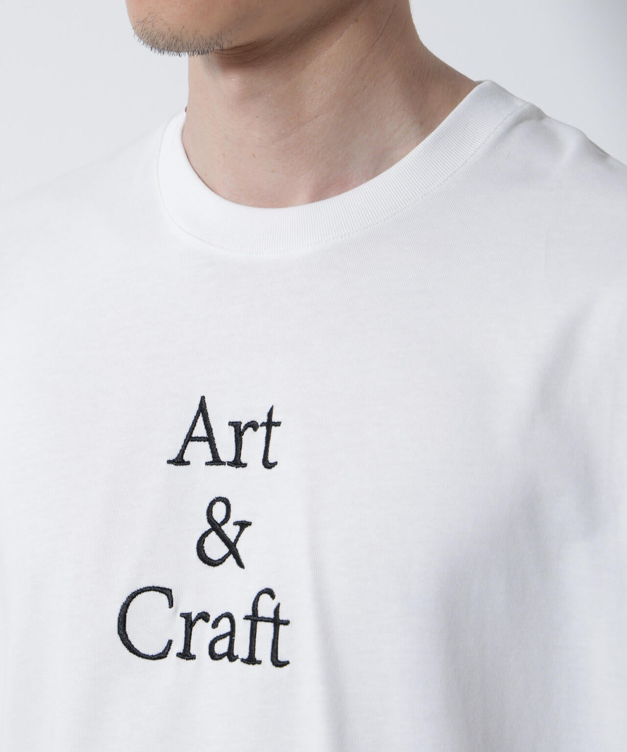 「Art & Craft」エディトリアル 刺繍Tシャツ