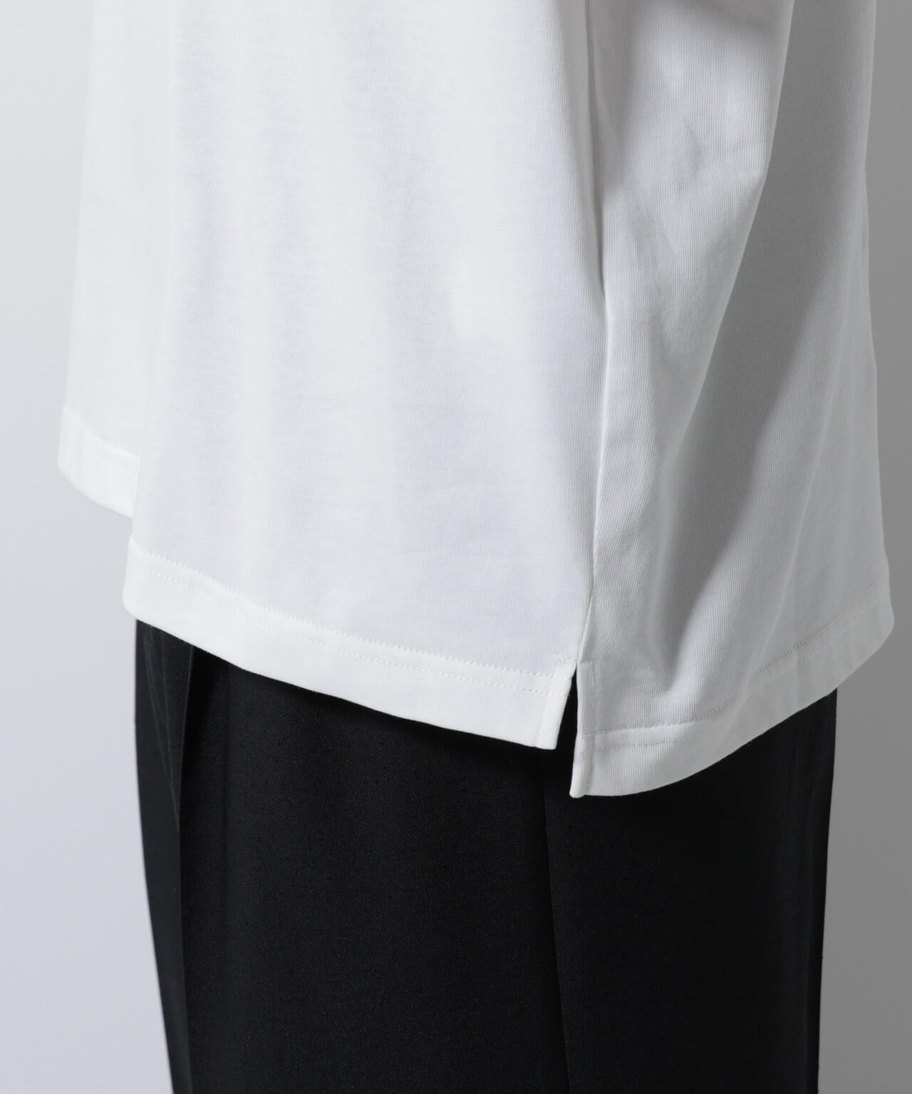 「Art & Craft」エディトリアル 刺繍Tシャツ