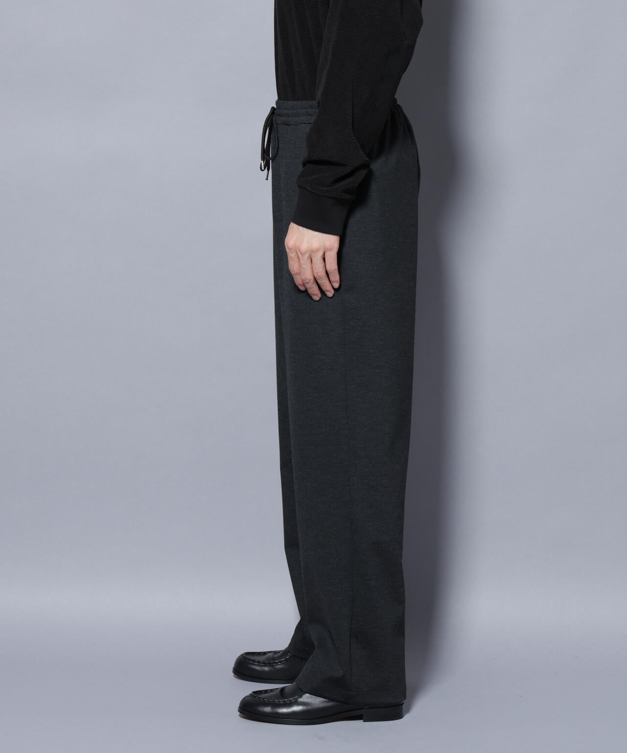 DELEGANTE TECH+ トラックパンツ