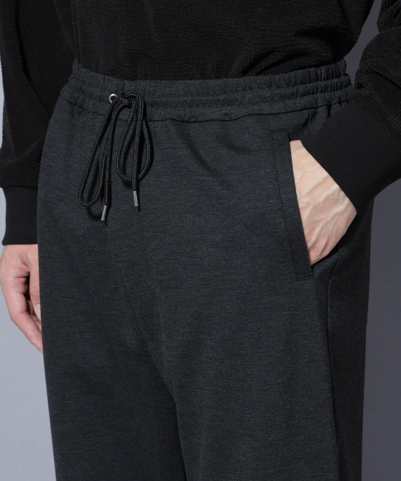 DELEGANTE TECH+ トラックパンツ