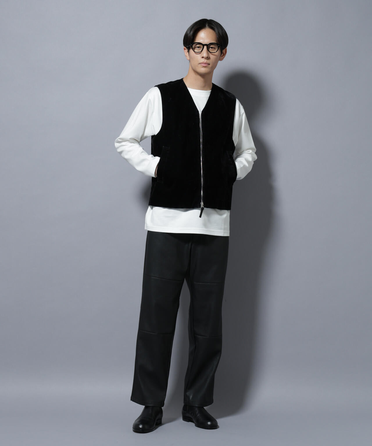 ヴィンテージライクフェイクレザー ダブルニーテーパードパンツ