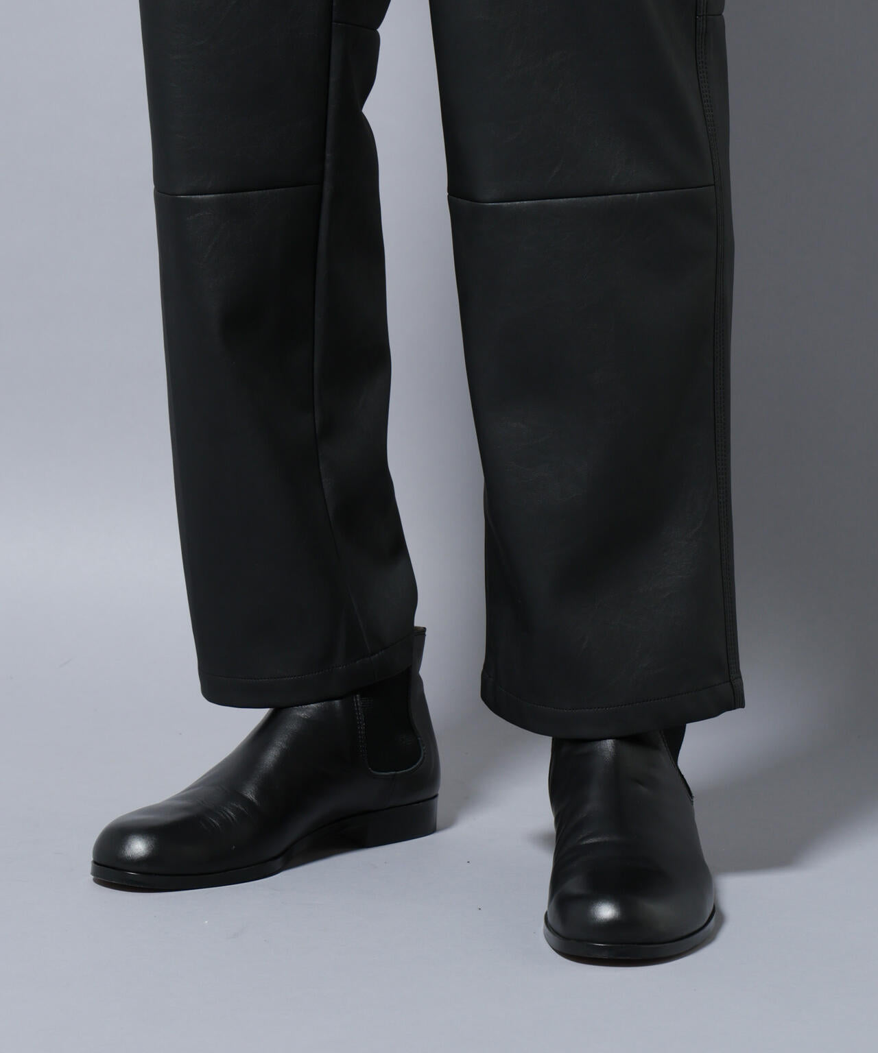 ヴィンテージライクフェイクレザー ダブルニーテーパードパンツ