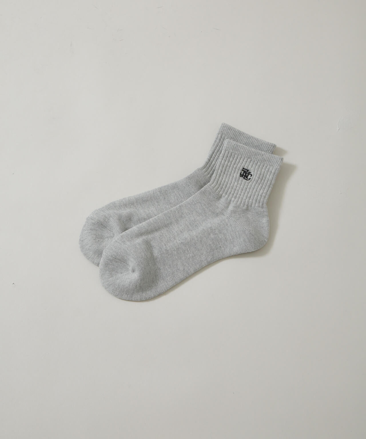 「NJ/CLUB」 クォーターリブロゴ刺繍ソックス