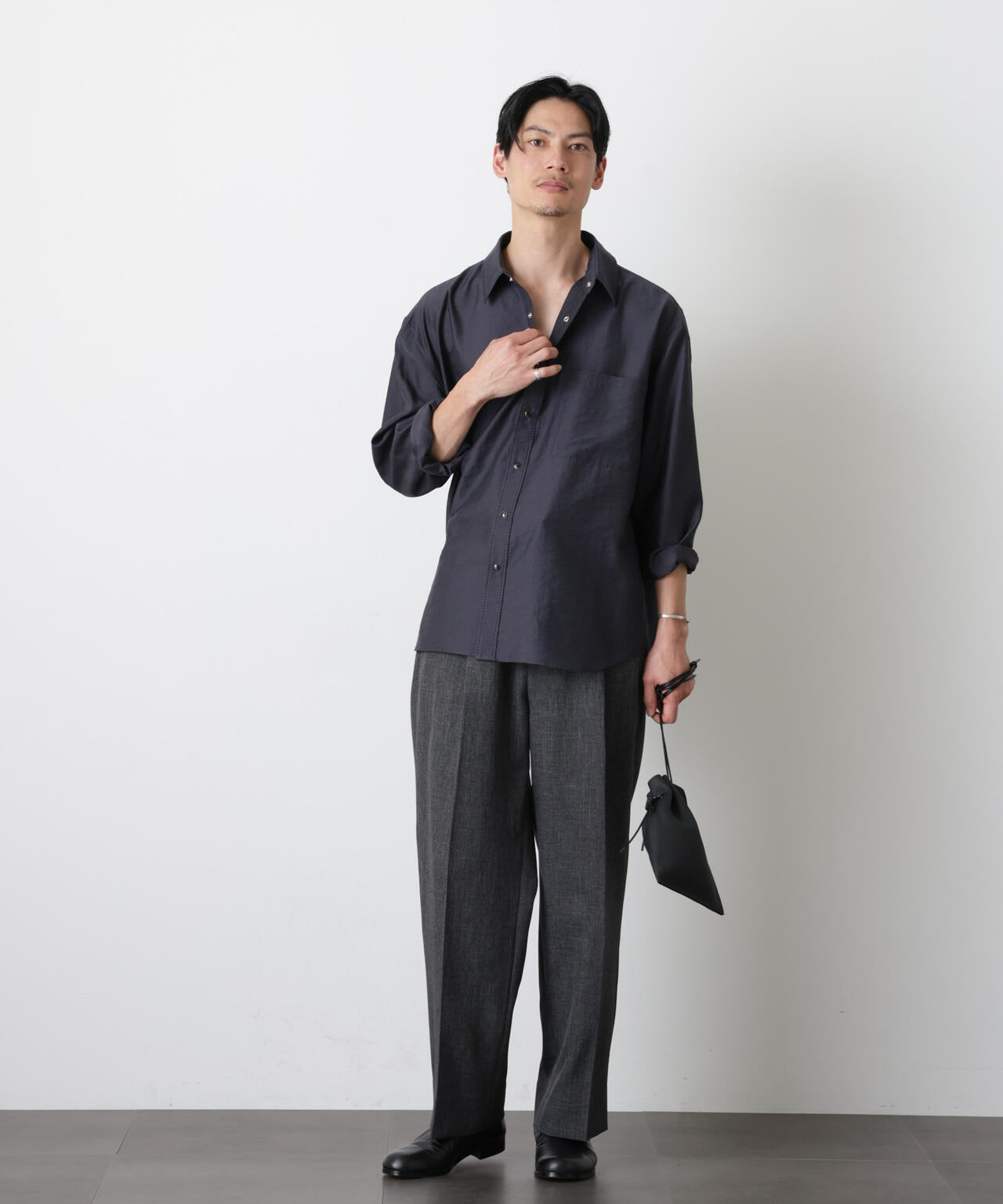 エンブロイダリーシルキーシャツ