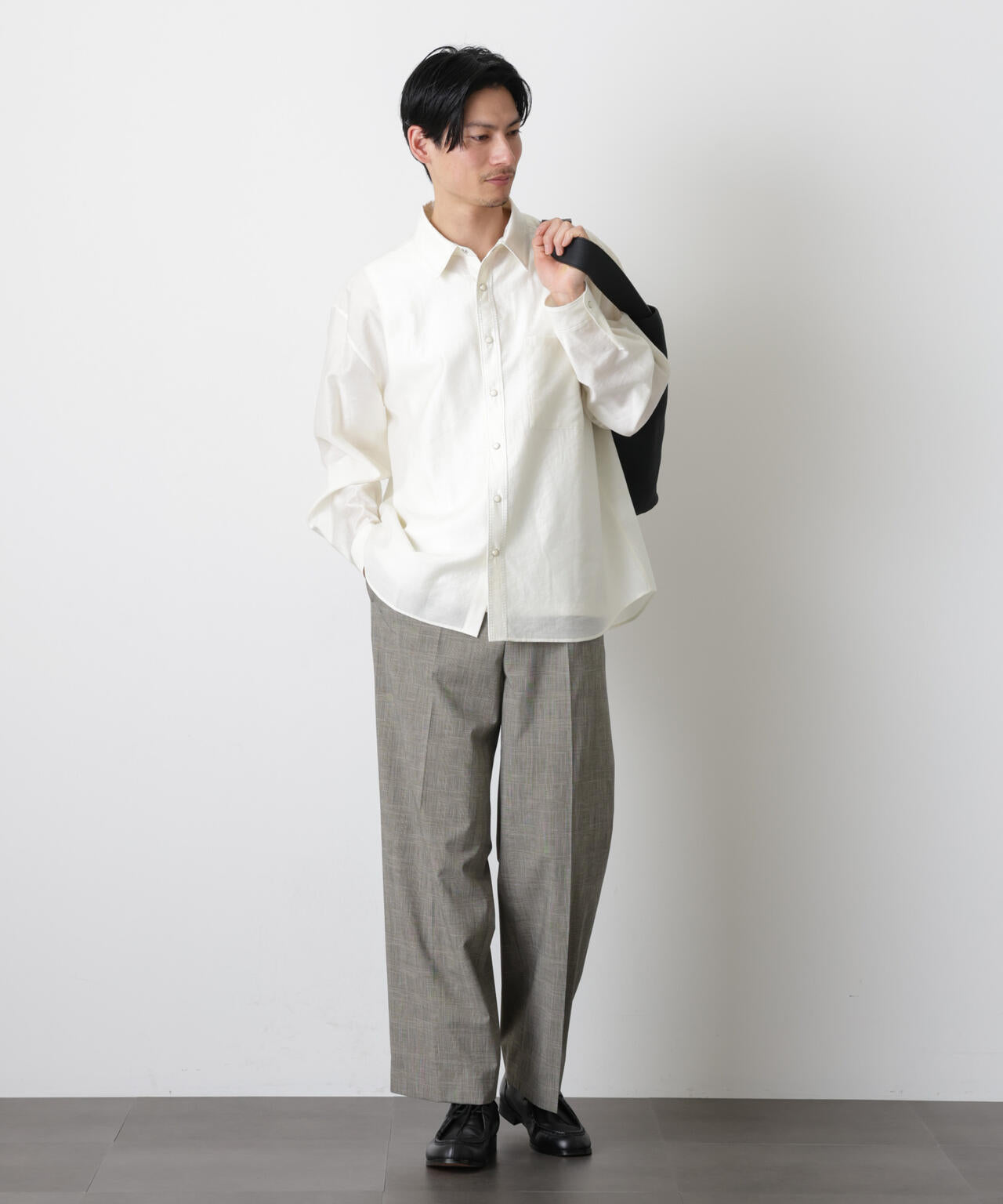 エンブロイダリーシルキーシャツ