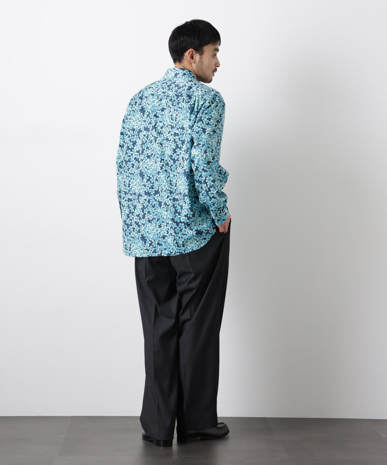 「EDITRIAL PRINT」アートフラワーシャツ