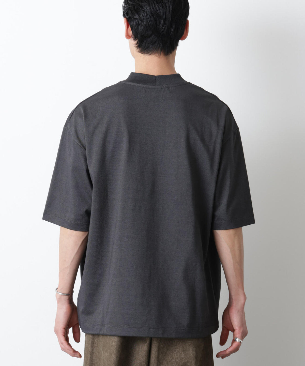 ソラーロワイドモックネックTシャツ