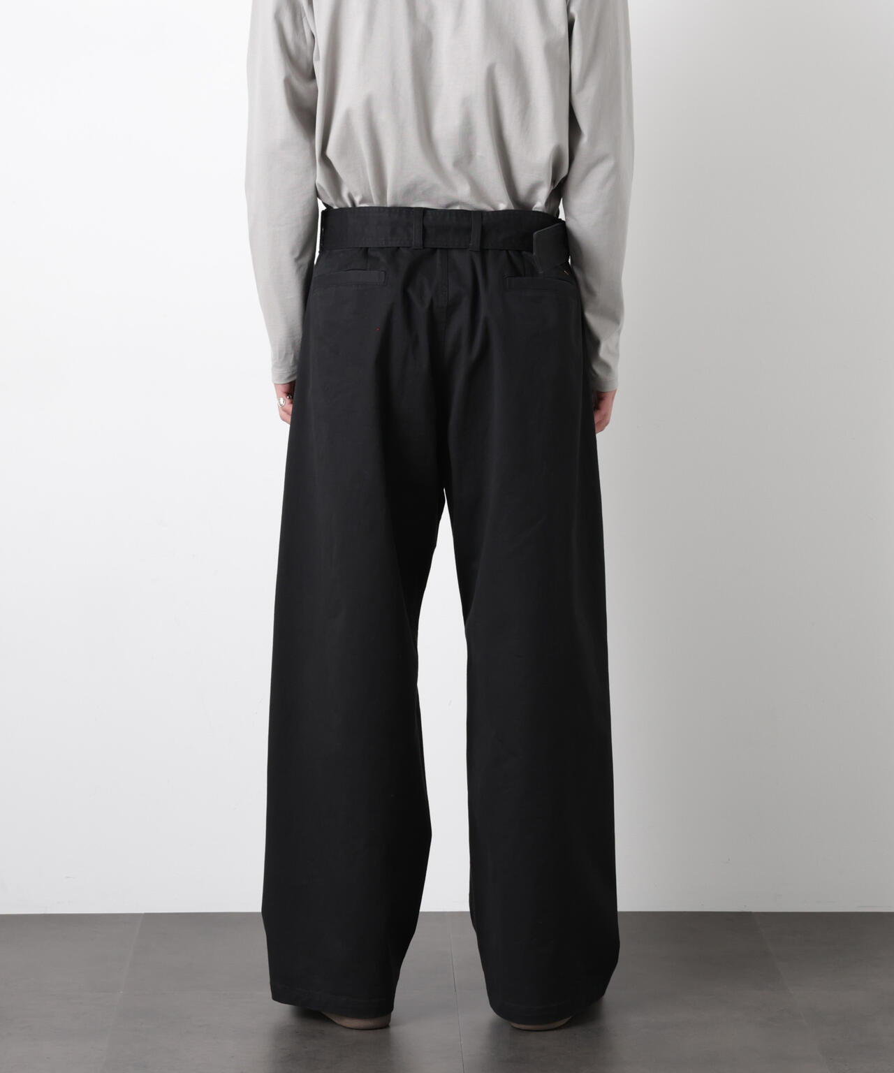 「ASSEMBLANC」ベルテッド3Dパンツ