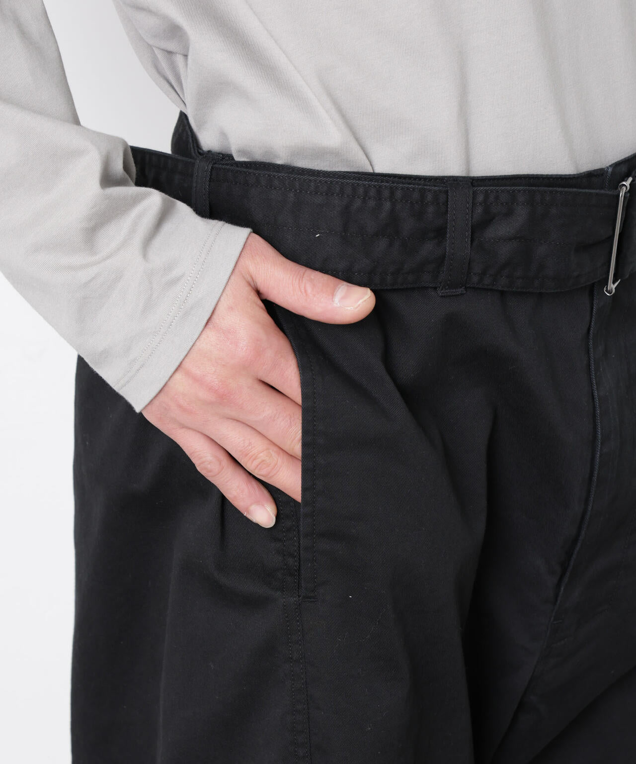 「ASSEMBLANC」ベルテッド3Dパンツ